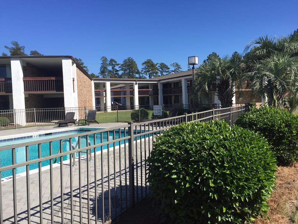 Landmark Inn Hartsville Exterior photo